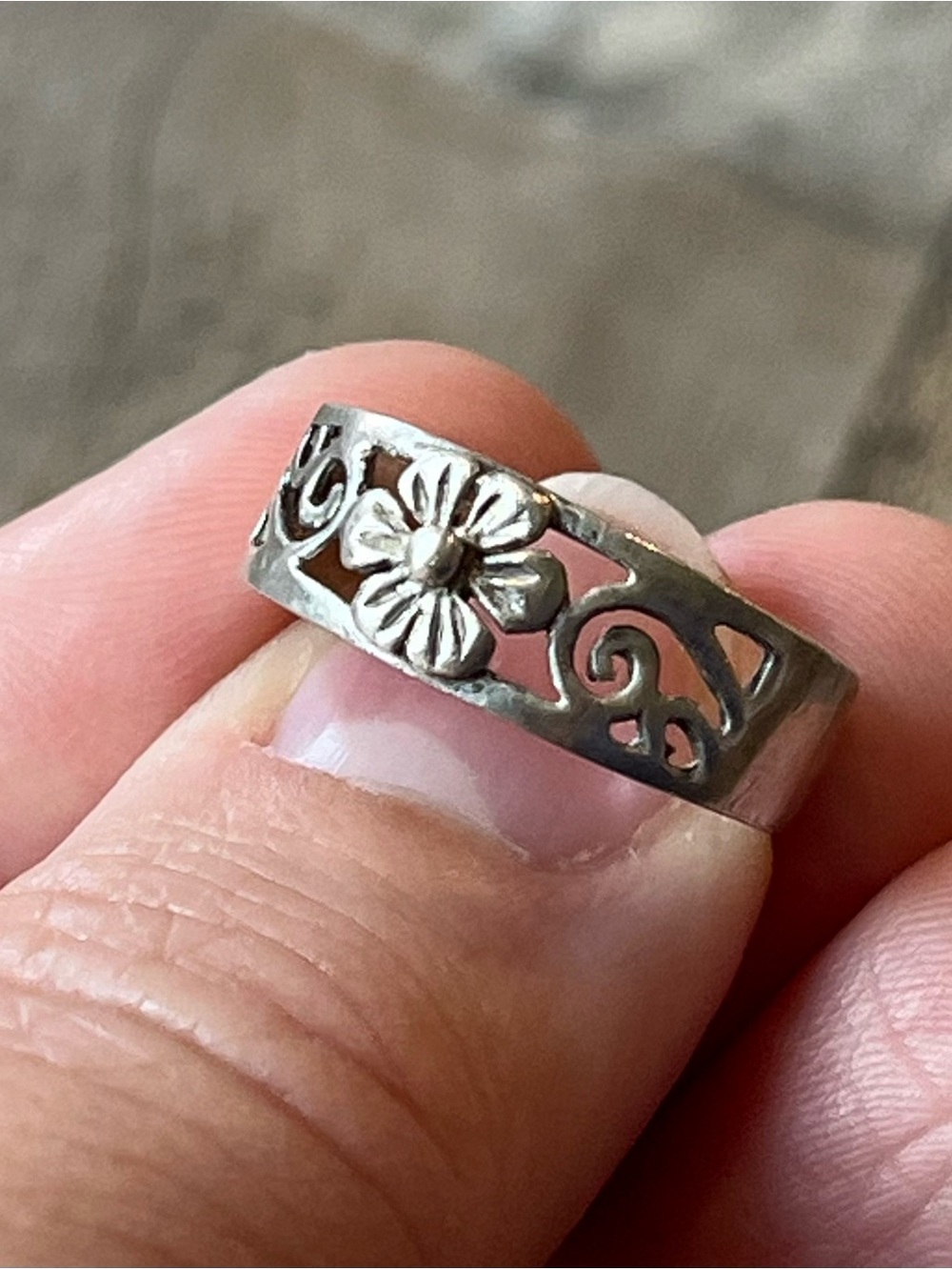Sterling Silver Floral Filigree Ring size 8